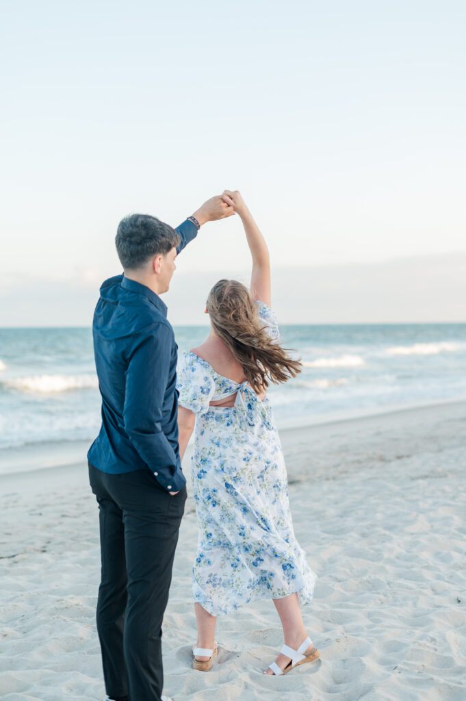 couple dancing at topsail beach