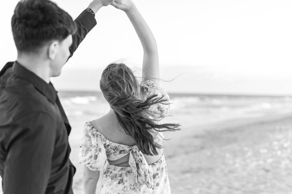 couple dancing at topsail beach