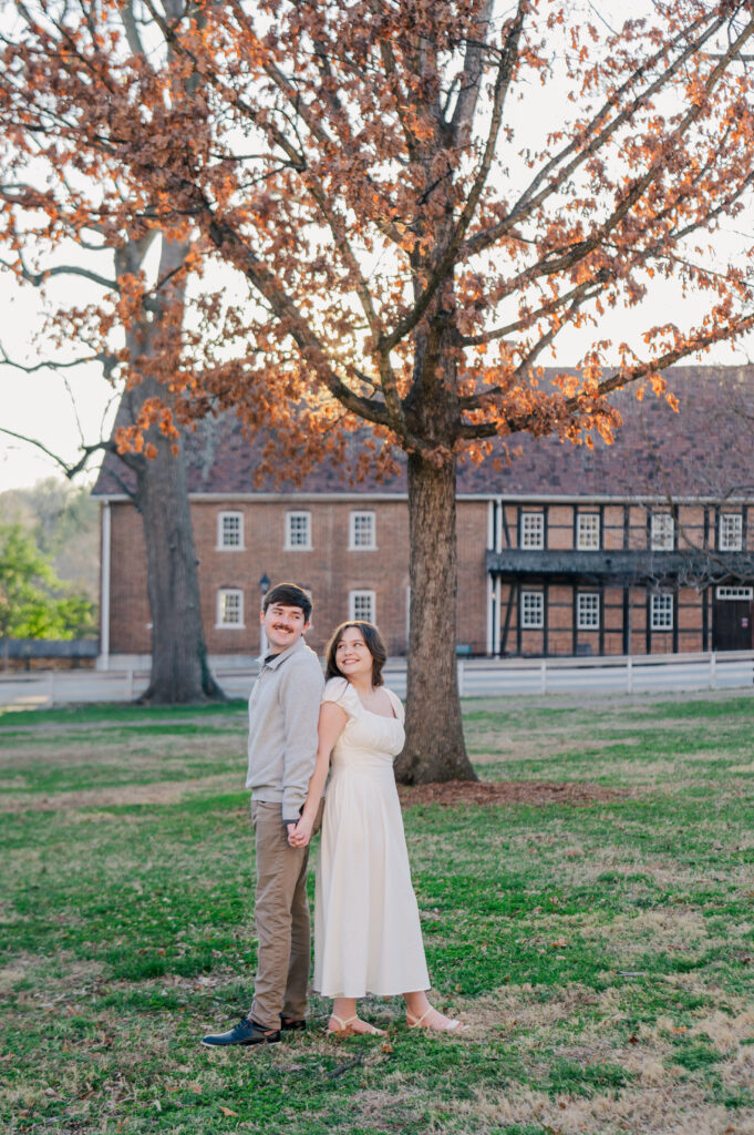 Engagement photo pose ideas